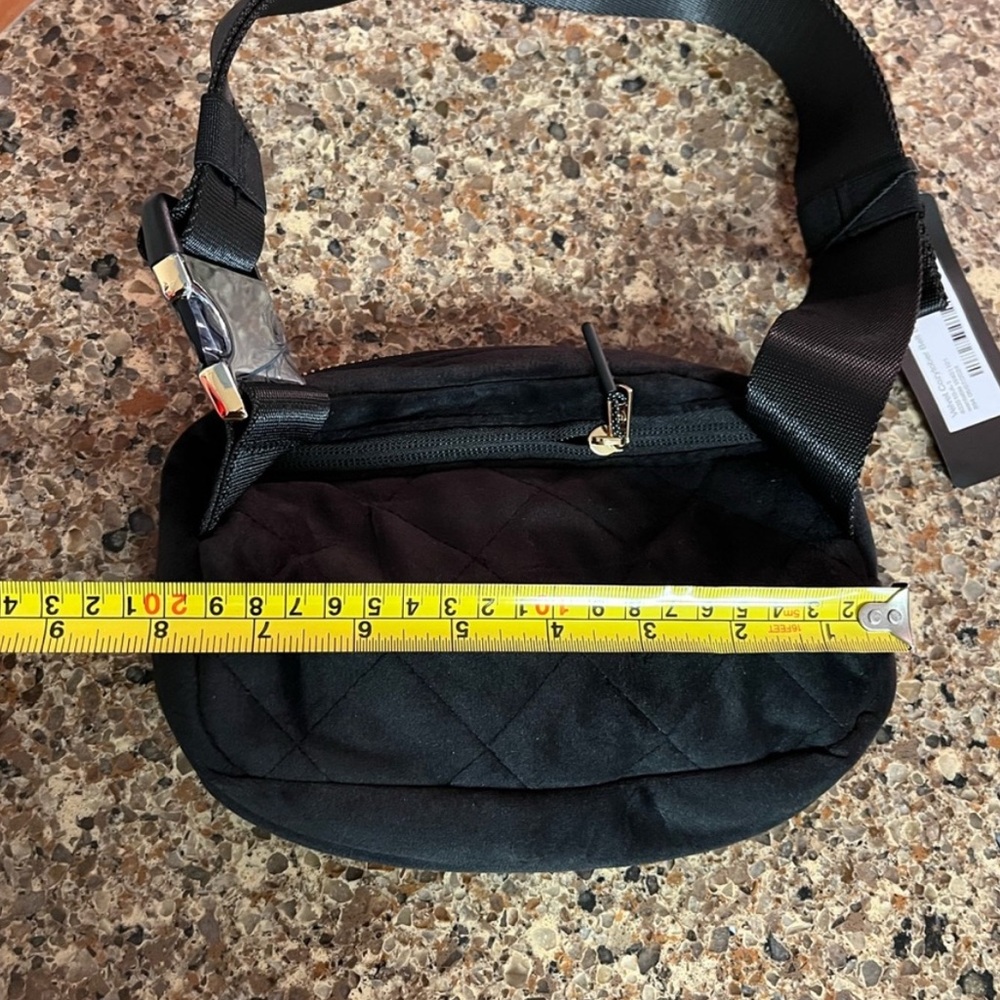 NEW W by Wantable 
Quilted Black Crossbody Bag
Adjustable buckle
Travel resort - Picture 4 of 4